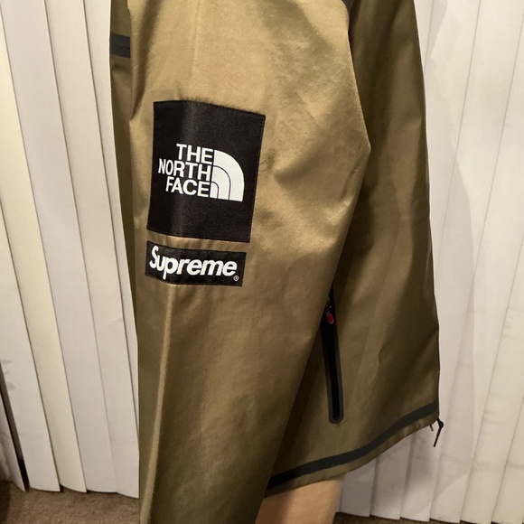 NWT SUPREME®/THE NORTH FACE® SUMMIT SERIES OUTER TAPE SEAM COACHES JACKET SIZE S - Picture 15 of 16